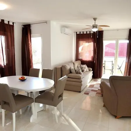 In Okrug Gornji With Sea View, Terrace, Air Conditioning, Wifi 5059-2 トロギール