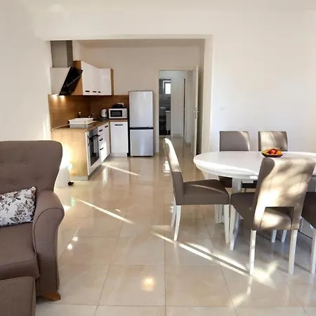 In Okrug Gornji With Sea View, Terrace, Air Conditioning, Wifi 5059-2 アパート