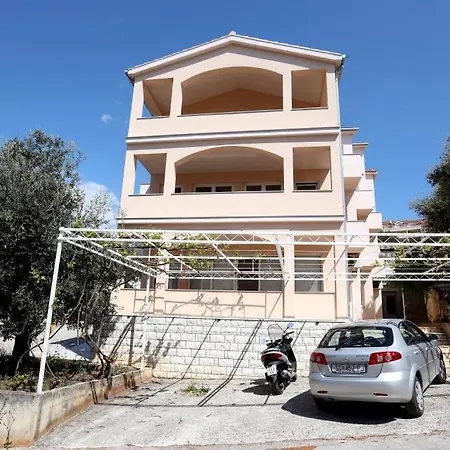 In Okrug Gornji With Sea View, Terrace, Air Conditioning, Wifi 5059-2 アパート トロギール