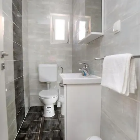 In Okrug Gornji With Sea View, Terrace, Air Conditioning, Wifi 5059-2 アパート